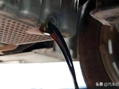 機油變黑別擔心，換油放不干凈未必傷發動機