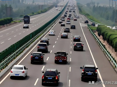 高速行車小貼士：最左側車道打左轉燈，老司機的安全超車信號
