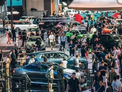 14大車企交卷：問界月銷首超理想，小鵬半年頂全年