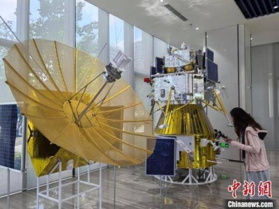 月球生存新技能：中國科研人員探索取水打磚，構建星際通信網絡