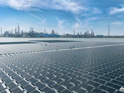 中國石化青島煉化：全海水漂浮式光伏項目投運，年發綠電超千萬千瓦時！