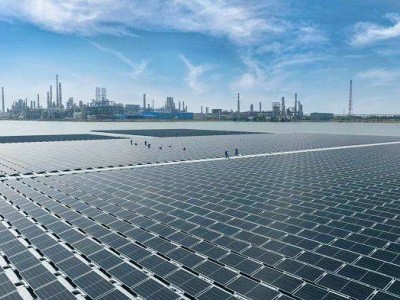 全海水漂浮光伏新突破！青島煉化引領清潔能源轉型