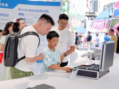 錦江經開區科技盛宴：春熙路首發未來產品，激發消費新活力