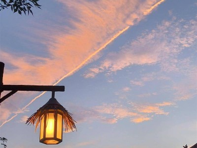 太原天空現“瀑布云”，飛機穿梭其間如“穿云箭”美景