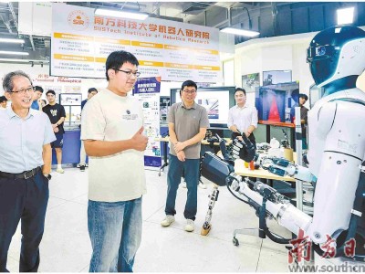 南科大盤古：深圳高校自研人形機器人嶄新亮相