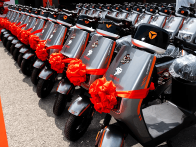 雅迪攜手京東，定制電動(dòng)車助力家政外賣，科技引領(lǐng)綠色配送新風(fēng)尚