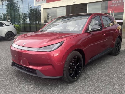極狐T1實車亮相，超越元UP尺寸，雙前臉設計，續航達425km配置豐富