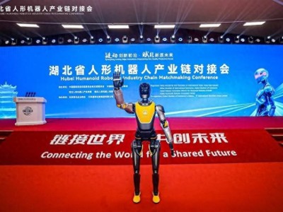 湖北人形機器人“光子”鏈博會驚艷亮相，核心零部件突破彰顯產業實力