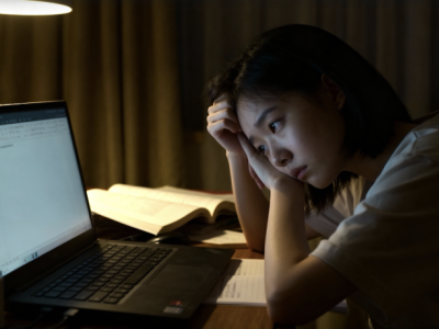 荷蘭2.3萬人十年追蹤：晚睡或成高學(xué)歷者“智力殺手”，睡眠與吸煙是關(guān)鍵