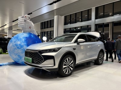 比亞迪唐DM-i智駕版推175KM長續航款，新增配色懷擋冰箱，17.98萬起售