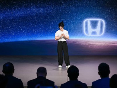 CR-V全球30年榮耀款煥新登場，智能駕控升級，舒適安全兼備開啟出行新篇