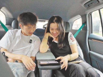 湖北大學(xué)“萌新”國(guó)慶武漢行：蘿卜快跑與空軌，開(kāi)啟科技體驗(yàn)之旅