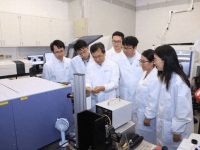 清華團隊突破固態(tài)電池技術瓶頸，高安全高能量密度，電動車續(xù)航迎新飛躍