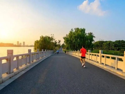 52歲林大哥十年堅持跑步：于腳步丈量中蛻變，詮釋強者真諦