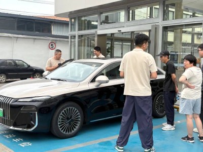 榮威M7 DMH國慶前受熱捧，長續航大空間成家庭假期出行“新寵”