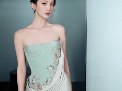 金晨蓮花跑車發布會驚艷登場,健康自信姿態成女性蛻變典范