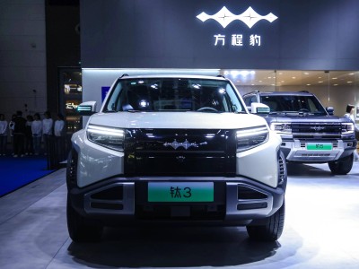 西安車展方程豹亮劍:“583家族”矩陣演繹科技個性,重塑汽車認知邊界