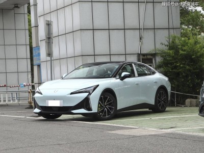 極狐阿爾法S5改款上市!13萬內享800V超充+3.7秒破百,2米9軸距續航超700公里