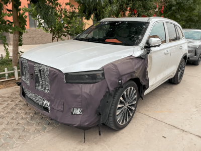 新款吉利星越L諜照來襲，內飾大改，獨立大屏登場，擋把設計更精致