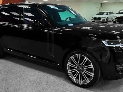 2026款路虎攬勝：V8情懷與新能源實(shí)用并存，科技配置瑕不掩瑜