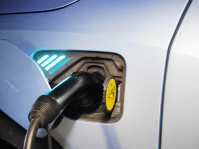 新能源車充電難題：三元鋰與磷酸鐵鋰咋充？跑長途咋選？一文全解