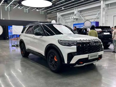 福特探險者昆侖穿越版五座版實車亮相,11月上市,配置越野性能雙升級