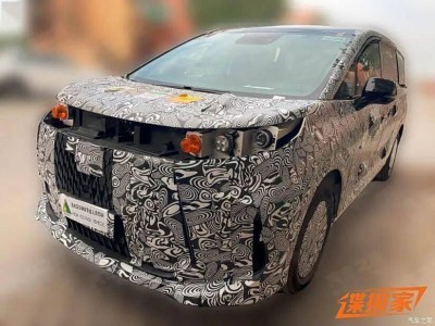 享界MPV諜照曝光!家族大燈+梯形格柵,運動前包圍2026年待發