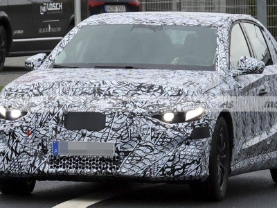 奔馳E級純電版諜照流出！2027年亮相，續航超800公里或成新標桿