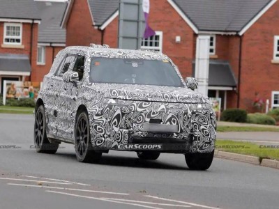 諜照揭秘路虎新動作:小尺寸純電“衛士”將至,情懷與變革如何共舞?