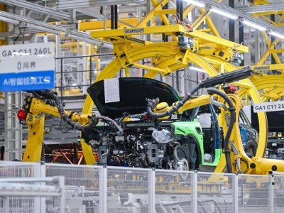 探秘賽力斯超級工廠：看機(jī)器人協(xié)同與產(chǎn)業(yè)大腦如何賦能中國智造
