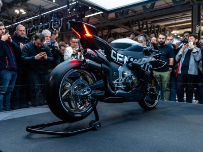 米蘭車展大放異彩！春風(fēng)V4 SR-RR亮相，國產(chǎn)公升超跑邁向世界舞臺