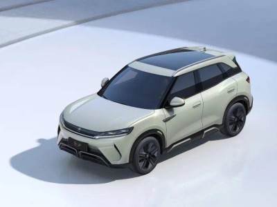 2025年10萬級A0級純電SUV對決:啟源Q05與元UP,誰更能滿足年輕家庭多元需求?