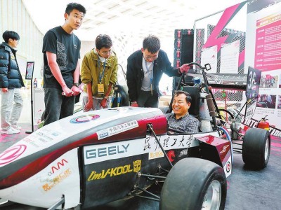 昆明國際車展盛大啟幕,近千款車型亮相引市民觀展購車熱潮