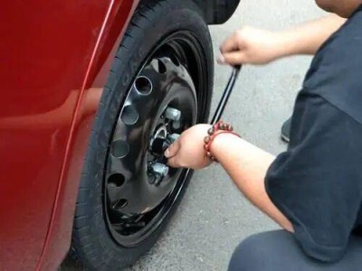私家車年跑一萬公里,輪胎何時(shí)換?修車工:關(guān)鍵看使用情況與時(shí)間