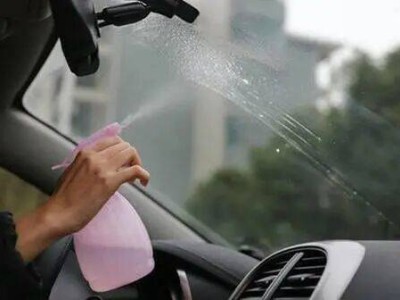 冬季車窗起霧別愁，不用暖風也有招，這些方法讓駕駛更安全