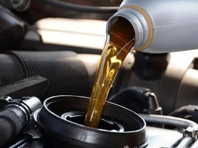 全合成機油5000公里一換?老司機提醒:結合實際定周期更明智