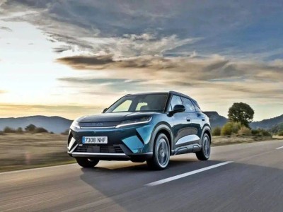 比亞迪元UP DM-i歐洲首發亮相，純電續航90公里，海外市場再添新選擇