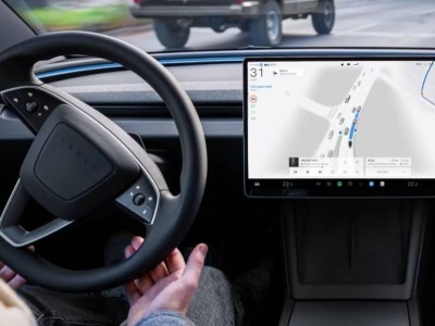 特斯拉FSD v14.2.1速度配置引爭議：檔位差異大 切換減速體驗差