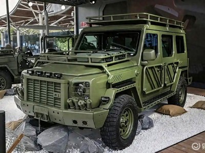 北京越野BJ81“戰(zhàn)術(shù)方盒子”來襲,硬核改裝一步到位,越野迷的福音