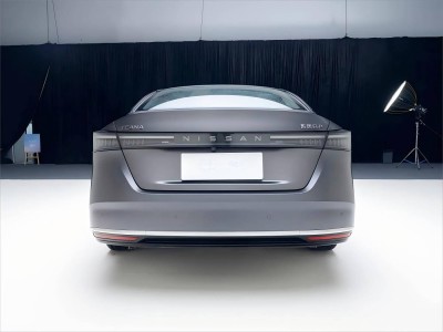 新款日產(chǎn)天籟亮相，外觀大氣內(nèi)飾配鴻蒙座艙，動力有亮點引期待