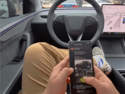 特斯拉FSD V14.2.1實測:自動駕駛下發(fā)短信,多項優(yōu)化更趨“完全版”