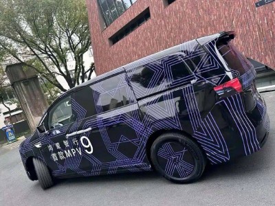 鴻蒙智行首款MPV諜照曝光!定位旗艦9系 或配貫穿尾燈2026年上市