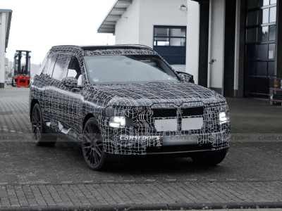 寶馬全新X7諜照來襲:分體大燈+半隱藏門把手,2027年或攜純電版登場