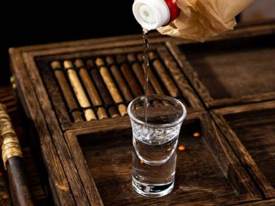 茅臺價格跳水背后:消費邏輯生變,回歸百姓餐桌或是新出路