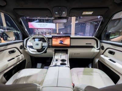 極石ADAMAS廣州車展首秀:融合全地形性能與豪華,加速全球化布局