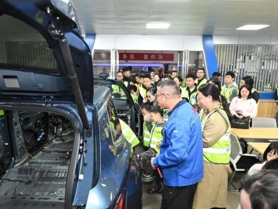 江鈴汽車富山工廠開放日:孩童探秘“智造” 播撒工業夢想種子