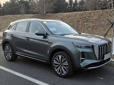 新款紅旗HS5實車曝光！外觀微調內飾大變，大屏加持2.0T動力延續(xù)