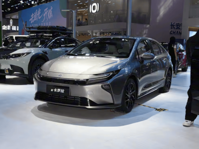 新卡羅拉雙擎9.9萬起售，外觀內飾升級，能撼動比亞迪秦PLUS地位嗎？