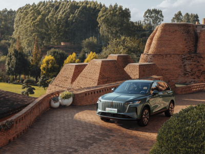 17.88萬起！紅旗HS6 PHEV來襲，續(xù)航空間智能安全全在線