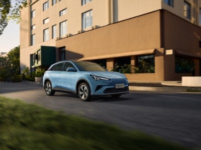 極狐全新阿爾法T5上市，智能與高效兼備，重塑中級SUV價值新標桿